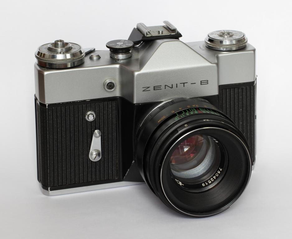 Продам фотоаппарат Zenit В в отличном состоянии с чехлом