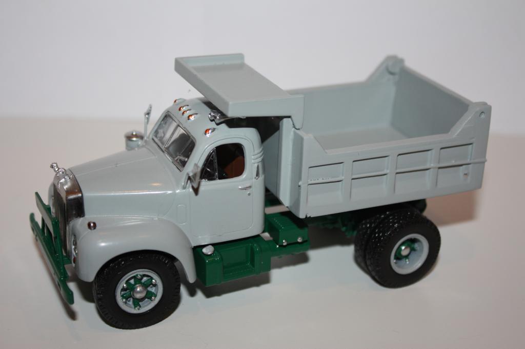 Грузовик Mack B-61 1953 конверсия самосвал 1/43
