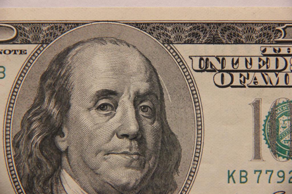Вклады доллары 2024. Бенджамин Франклин на 100 долларах. 100 Долларов. 2006 Год. Бенджамин Франклин. 100 Долларов 2006. Купюра 100 долларов 2006 года.