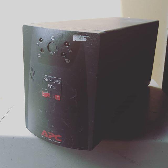 ИБП Apc back-Ups pro 650 va 3A 410W.  12.