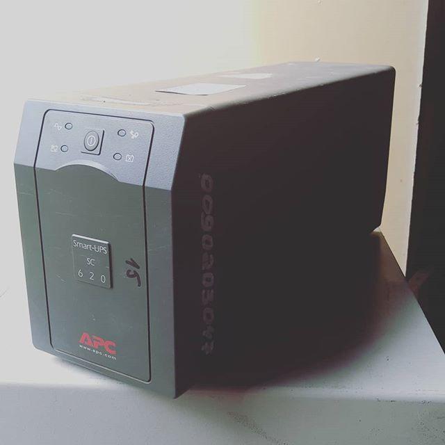 ИБП Apc Smart-Ups sc 620 va 2.8A 390W.  15