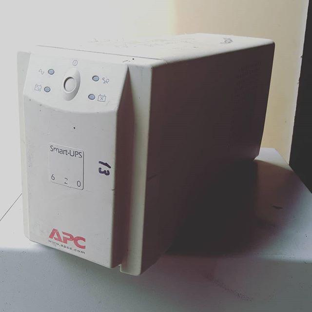 ИБП Apc Smart-Ups 620 va 2.8A 390W.  13