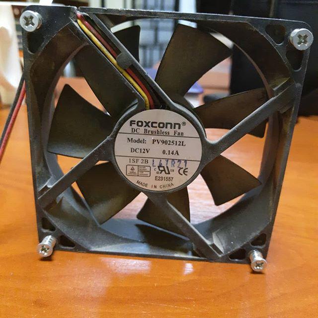 Корпусной кулер 3пин foxconn 90x90mm g2