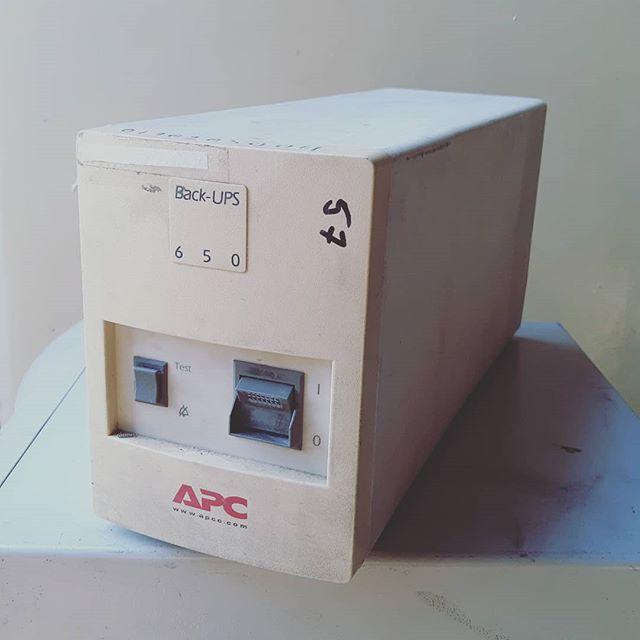 ИБП Apc Back-Ups  650 va 3A 400W.  57