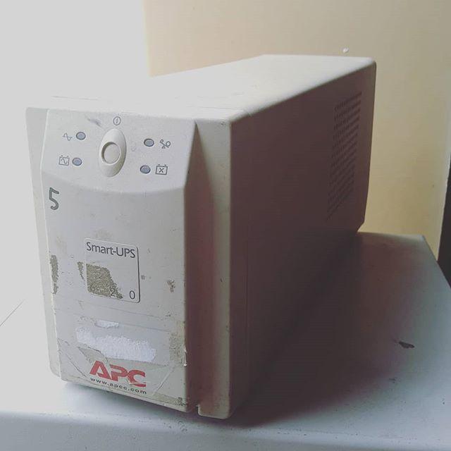 ИБП Apc Smart-Ups 620 va 2.8A 390W.  5