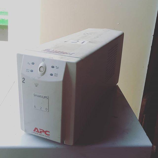 ИБП Apc Smart-Ups 620 va 2.8A 390W.  2