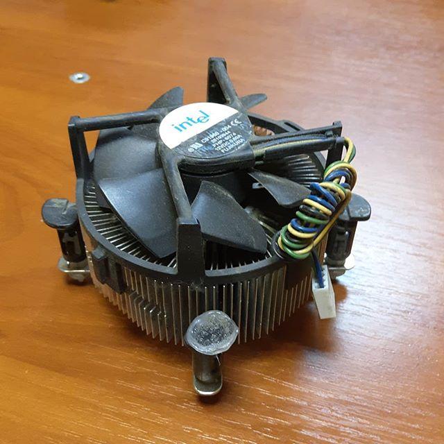Кулер процессора intel s775 4pin g1