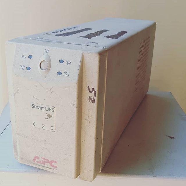 ИБП Apc Smart-Ups 620 va 2.8A 390W.  52