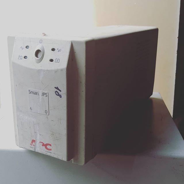 ИБП Apc Smart-Ups 620 va 2.8A 390W.  18