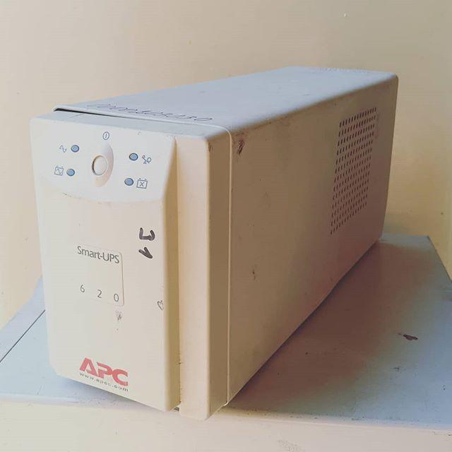 ИБП Apc Smart-Ups 620 va 2.8A 390W.  31