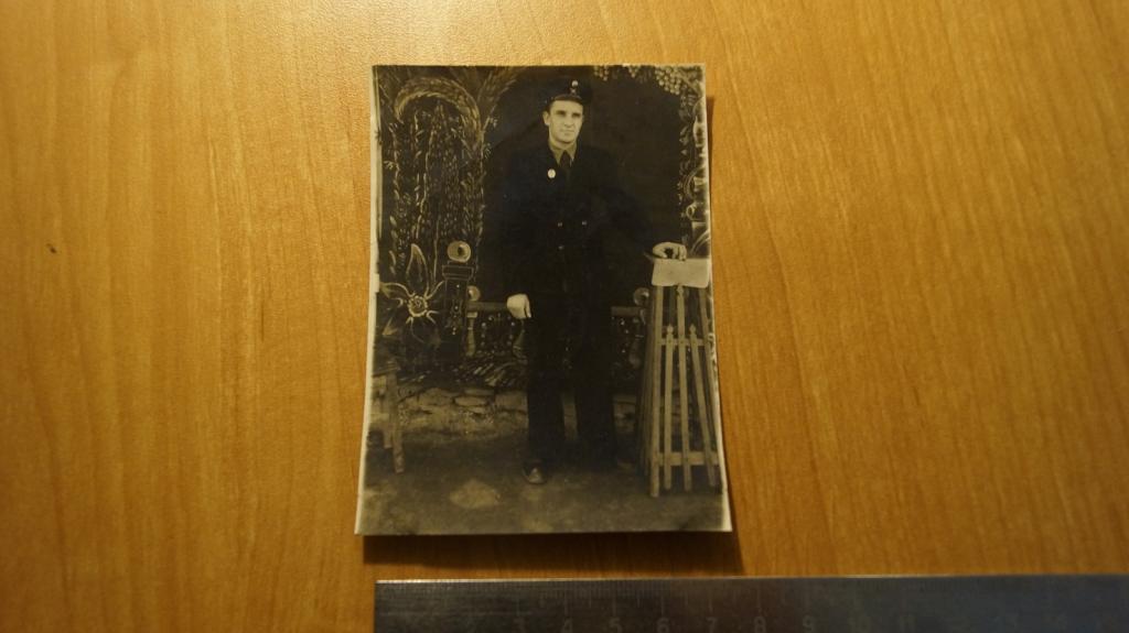 №1226 Ретро фото СССР советские люди мужчина форма знак фото ателье