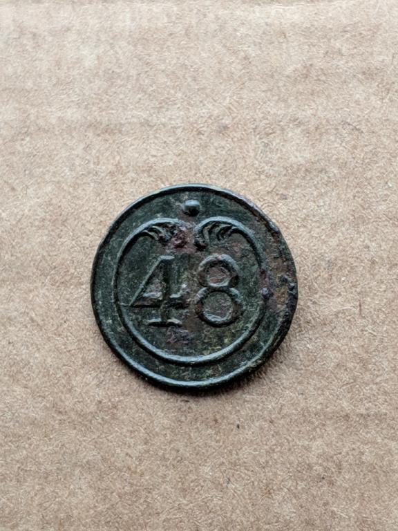 пуговица 48. пуговица 48. пуговицы 1. пуговица 48 егерский полк. шубная пуговица бежевая.