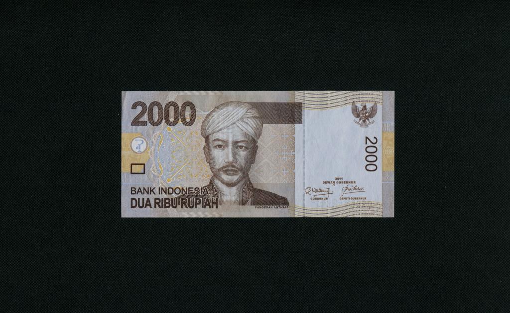 2000 рупий. Индонезия. 2011 год. # 4367.
