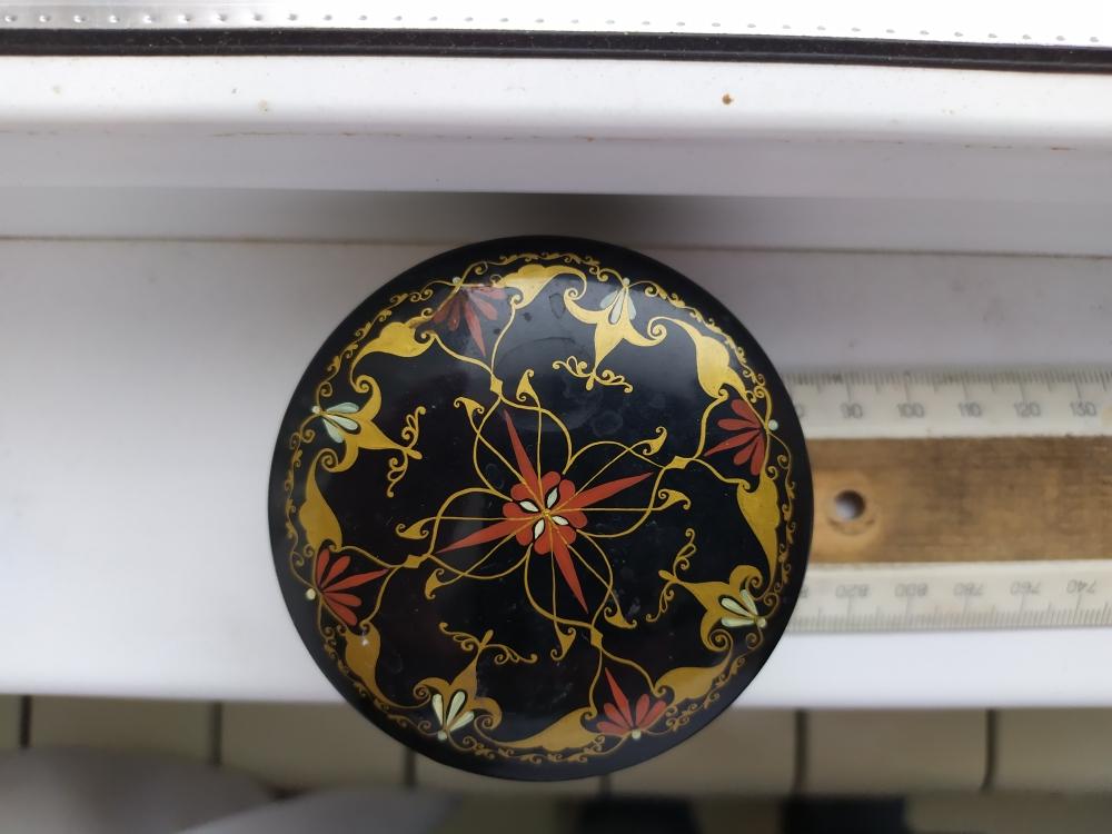 Шкатулка круглая. Папье-маше, ручная Роспись. 7см . Из времен СССР . Винтаж.Башкирские мотивы.