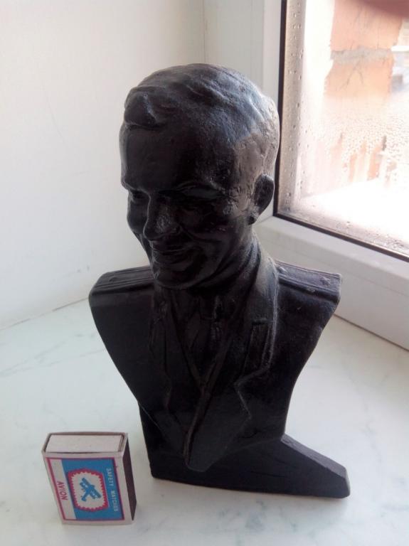 Бюст Гагарин. Металл. редкий вариант.СССР.