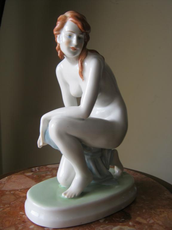 Купальщица ню. Zsolnay /Жолнаи, 1930-40гг. Оригинал.