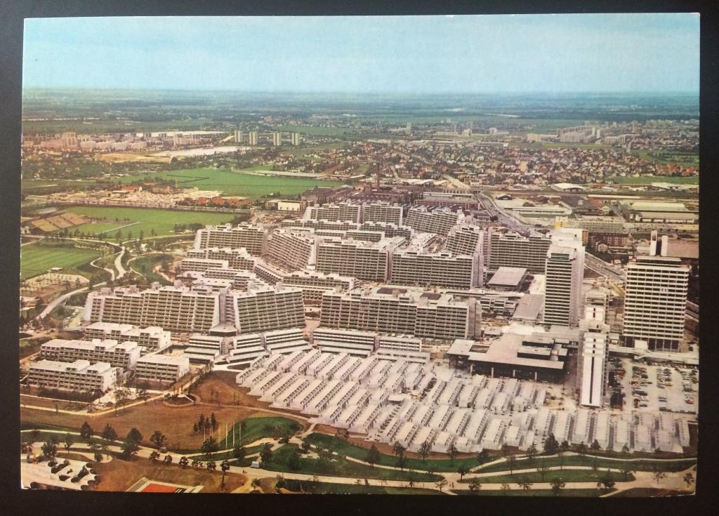 Олимпиада Мюнхен 1972 г. Олимпийская деревня и автомобильный парк. Официальная сувенирная открытка.