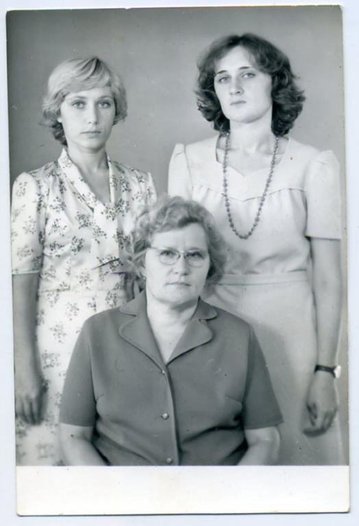 Советский быт Женщины одежда мода прическа 13,5 х 9 см