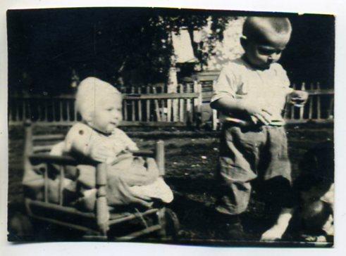 Советский быт Дети карапузы 1957 год 5,5 х 7,5 см