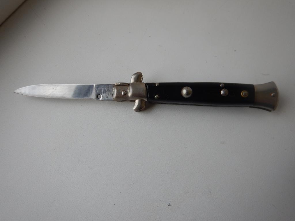 Нож выкидной с фиксатором