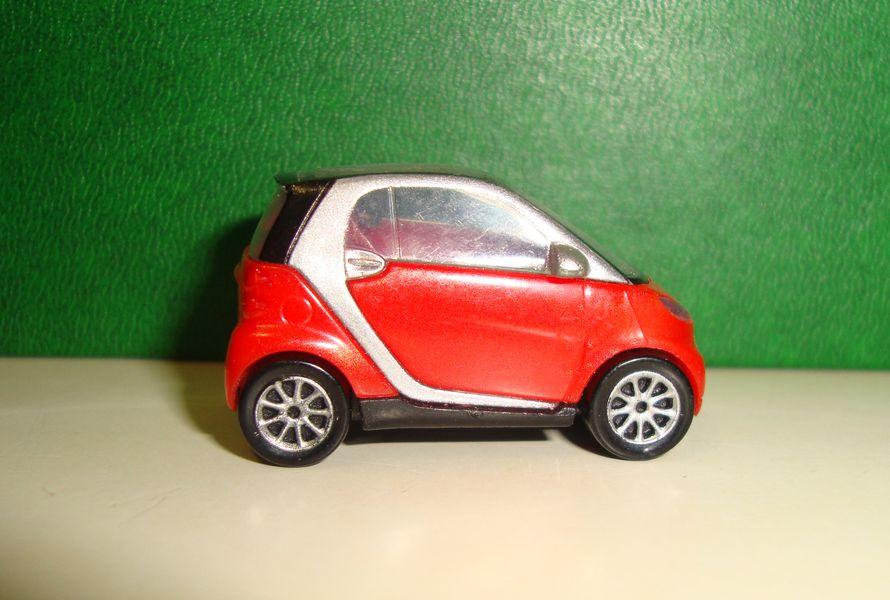 Киндерфигурка (TT 089) из серии «Автомобили Смарт» (2008, Европа).
