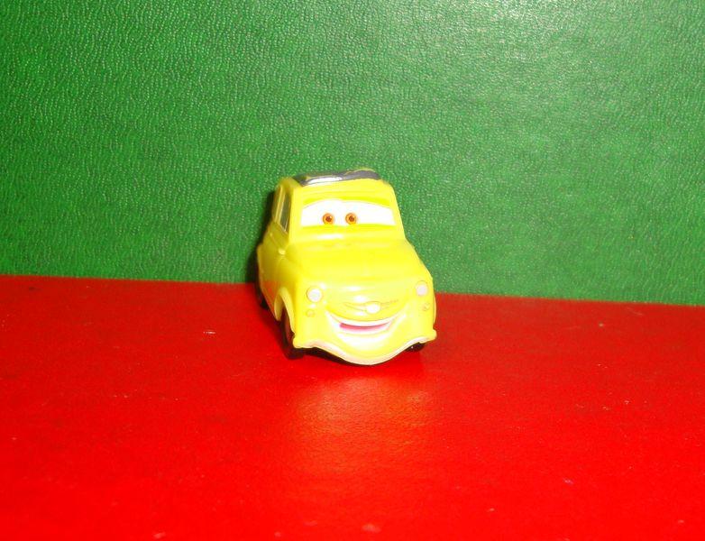 Киндер фигурка Luigi - 2S-206 из серии «Disney Pixar Тачки-2» (2011).