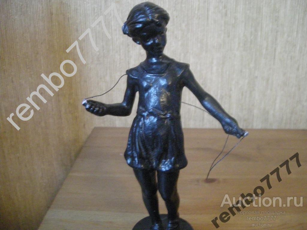 девочка.детство. пионерка.касли. чугун.18см.агитация