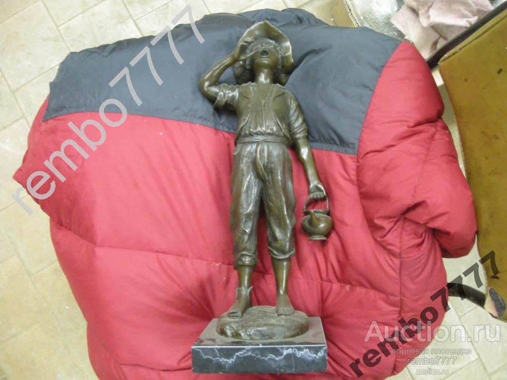 мальчик .модерн.бронза. европа.41см. пресс-папье 