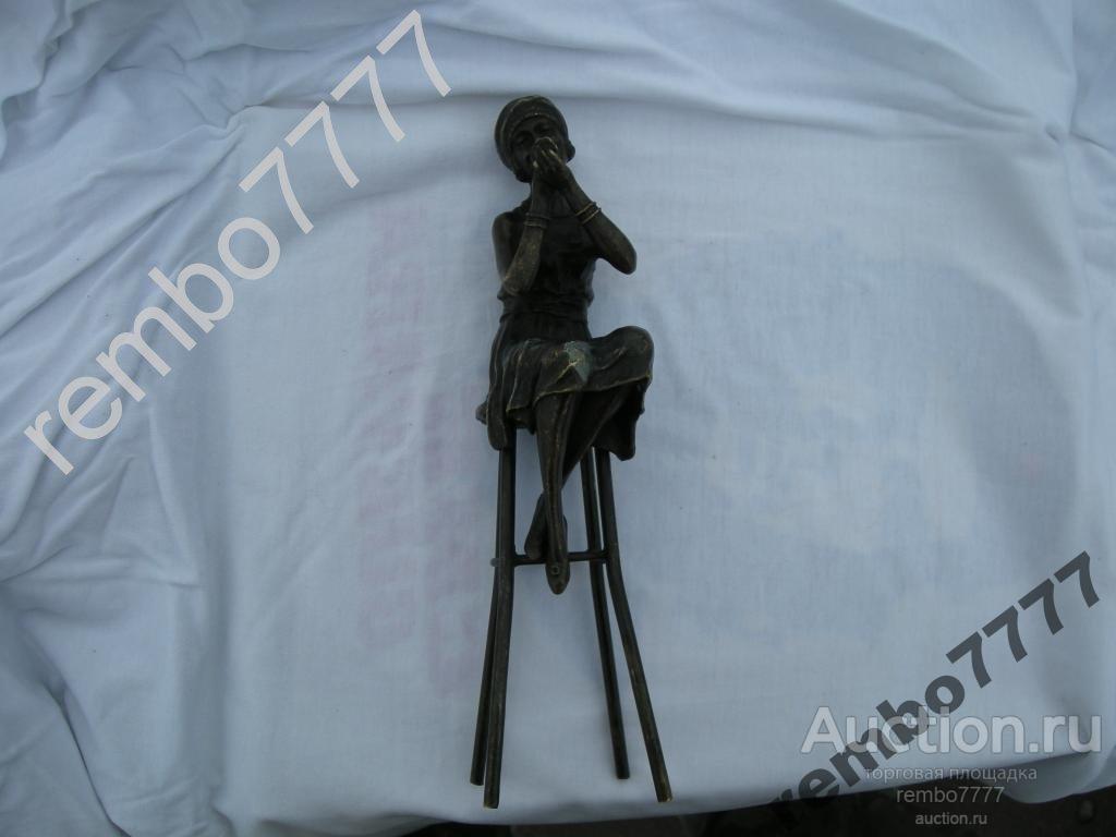 девочка.на стуле .бронза.европа .23см.модерн .редкость. девушка ардеко 