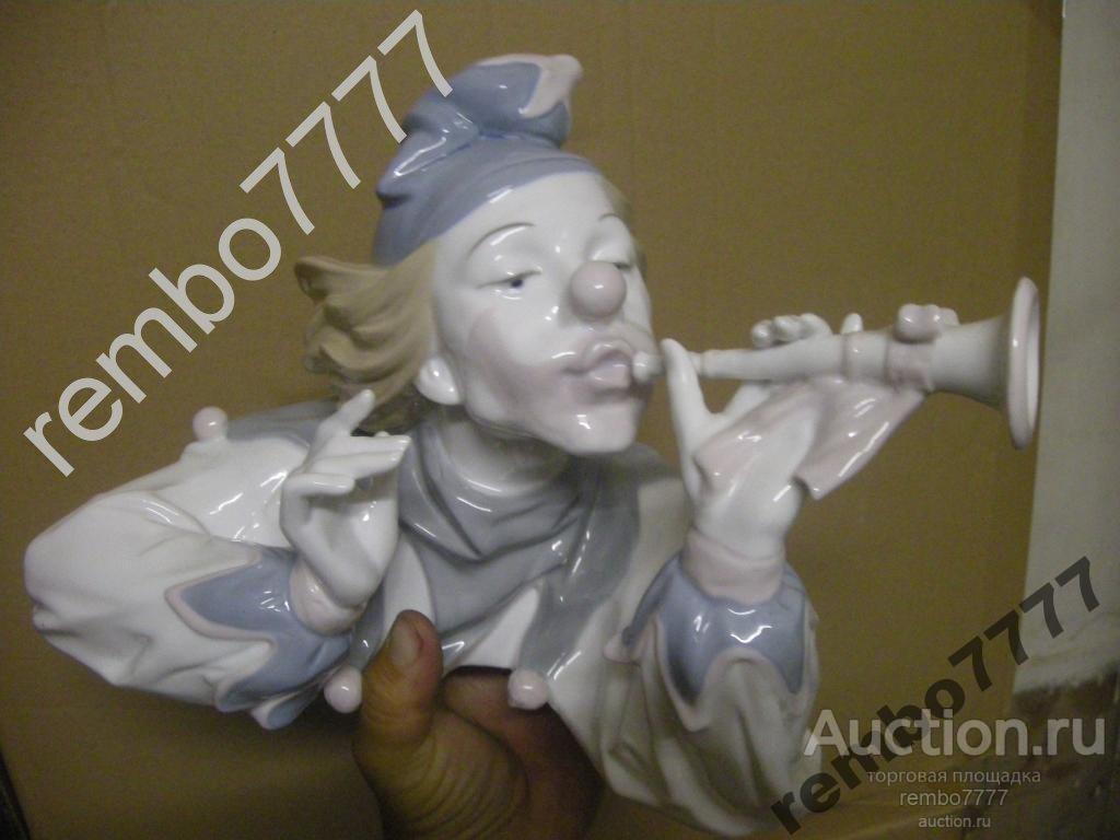клоун .цирк.фарфор.28см .европа.музыкант .флейтист 