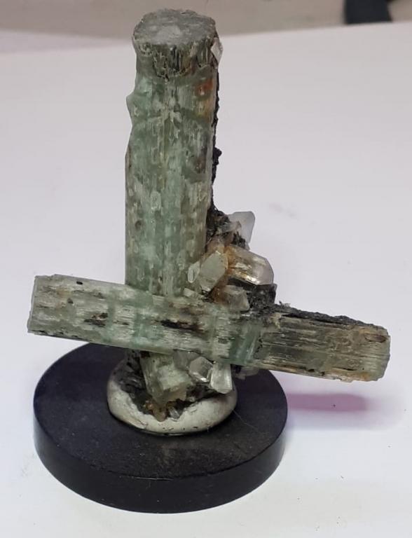 минерал берилл редкой формы,крупный кристалл,коллекционный