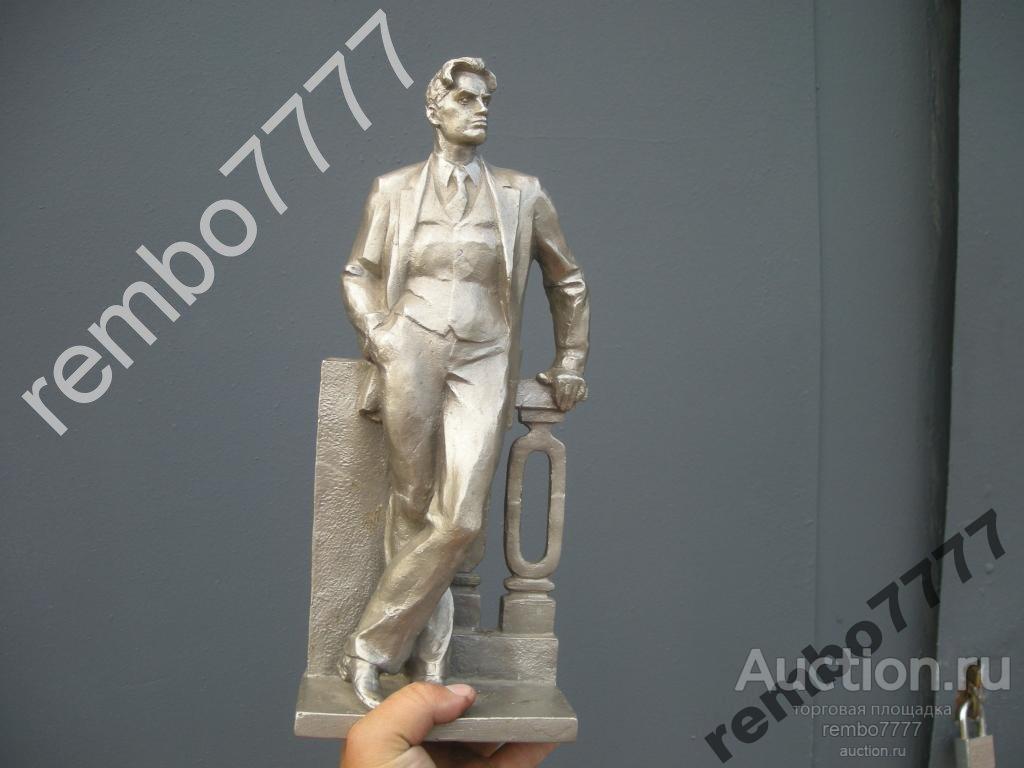 маяковский .поэт.писатель .агитация.28 см.силумин. 