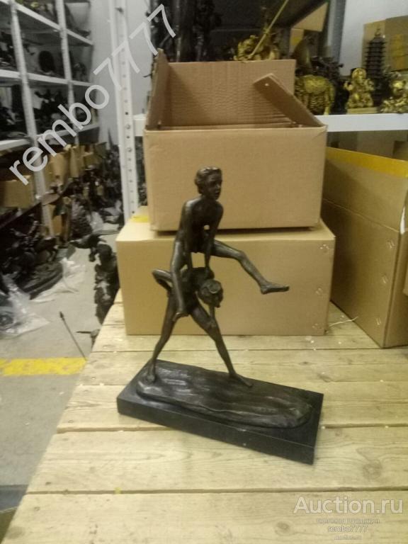 мальчик.дети детство чехарда .бронза.35см .модерн.ребенок.европа 