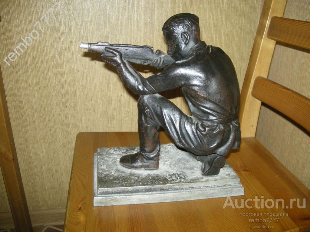 солдат.воин боец. ссср.чугун.30см. ветютнев монументскульптура 