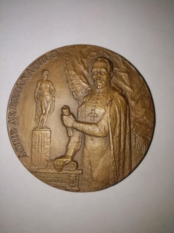 Настольная бронзовая медаль "Лопе де Вега Карпьо.  1562-1635"