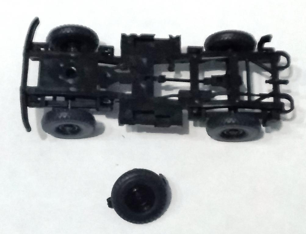 Рама УАЗ 469 (пластик) в сборе с мостами и серыми колесами
