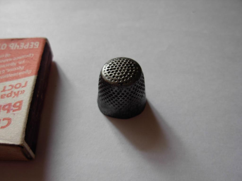 Наперсток старинный для рукоделия вышивки сталь , патина