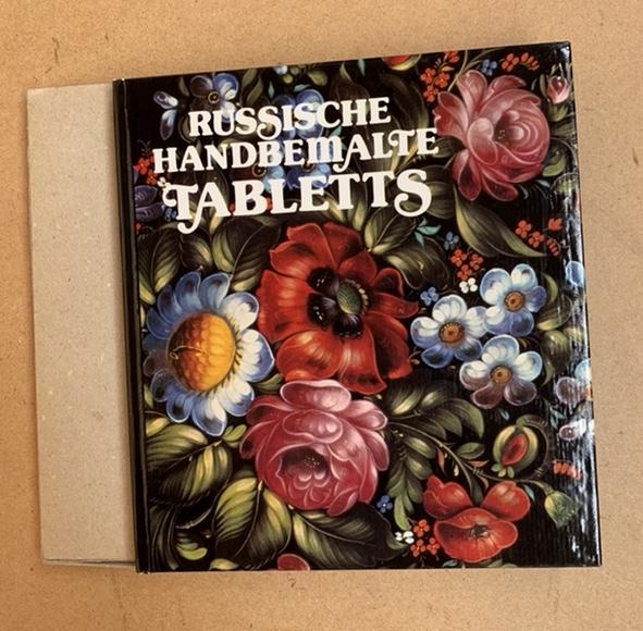Русский расписной поднос. Альбом. Текст на немецком языке.