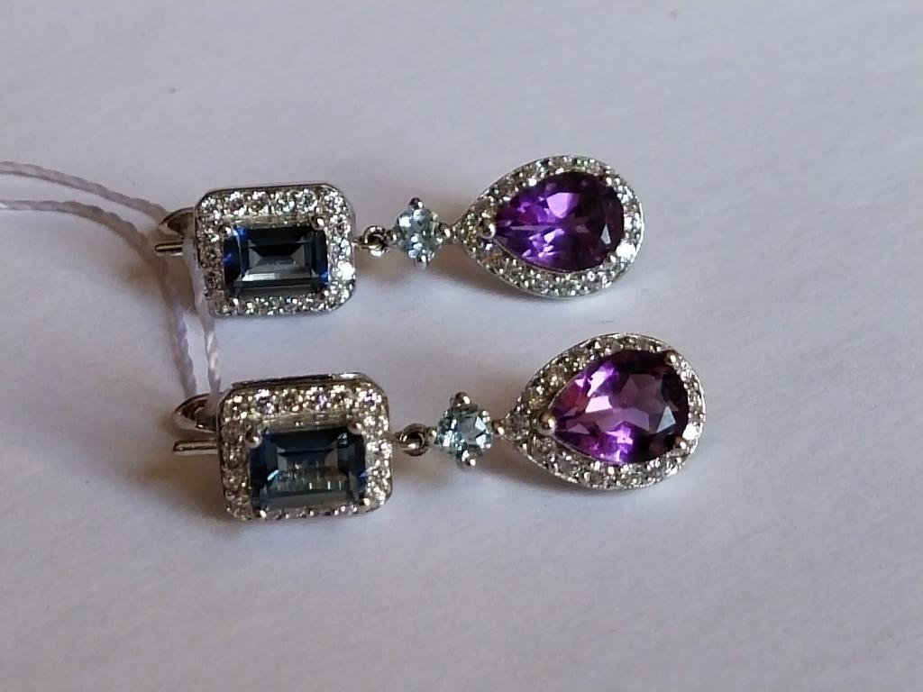 Серьги висячие. Серебро. 925-я проба. Фиониты . 38.