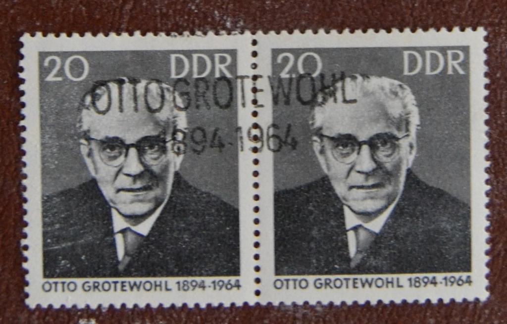 ГДР 1965 г.  Годовщина со дня смерти О. Гротеволя. Michel 1153 сцепка СТО