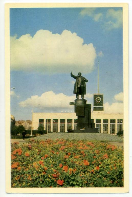 Ленинград Памятник Ленину у Финляндского вокзала