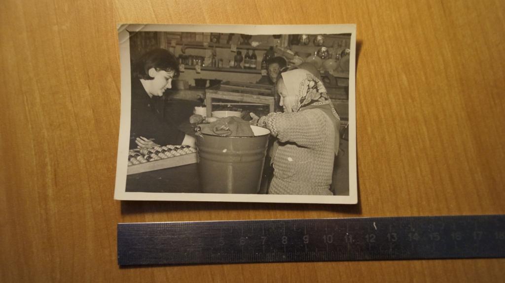 №1915 Советский магазин витрина с товарами продавец счеты