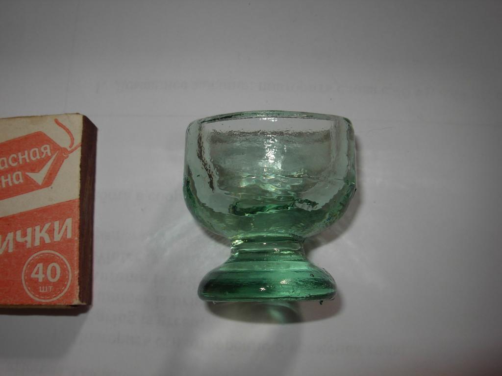 Лафитник стекло старинный рюмка стопка зеленоватая