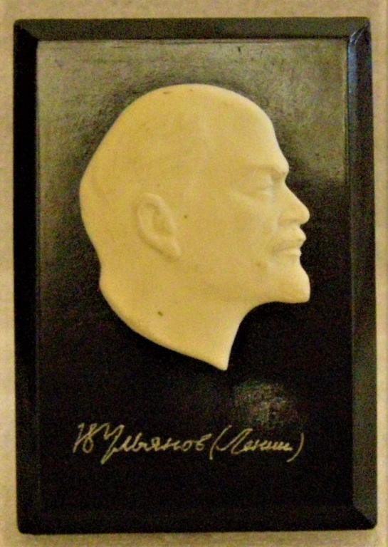 Барельеф Ленина. Ленин. Профиль. Редкость. Настольная плакетка. Карболит. Керамика. Бисквит.
