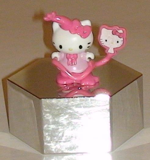 КИНДЕР-МАНИЯ - VIP - (Фигурка "ХЕЛЛО КИТТИ" 1 шт.).