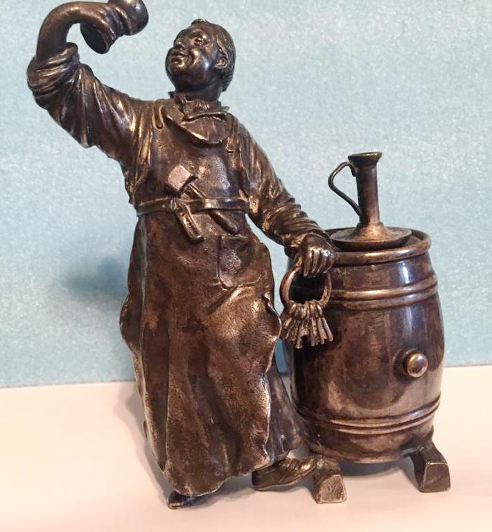 лампада бронзовая в форме священнослужителя,старинная