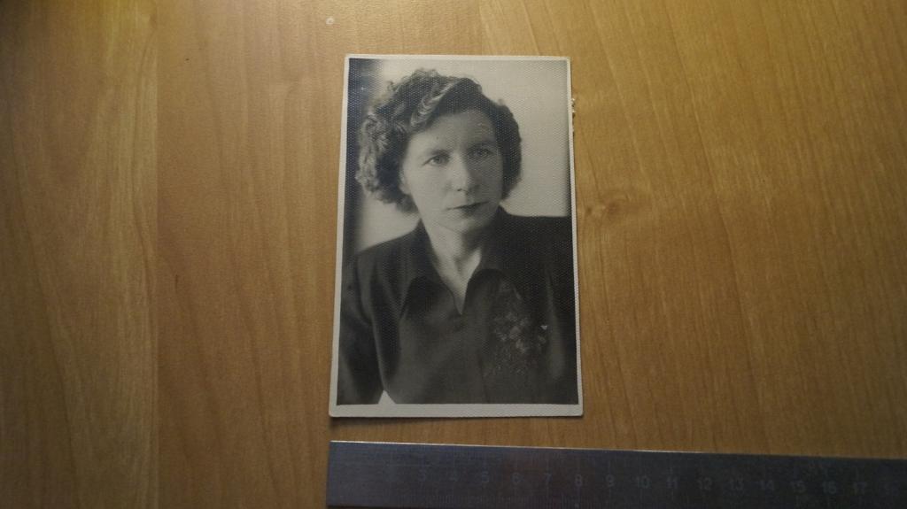 №2086 женщина модное платье и прическа