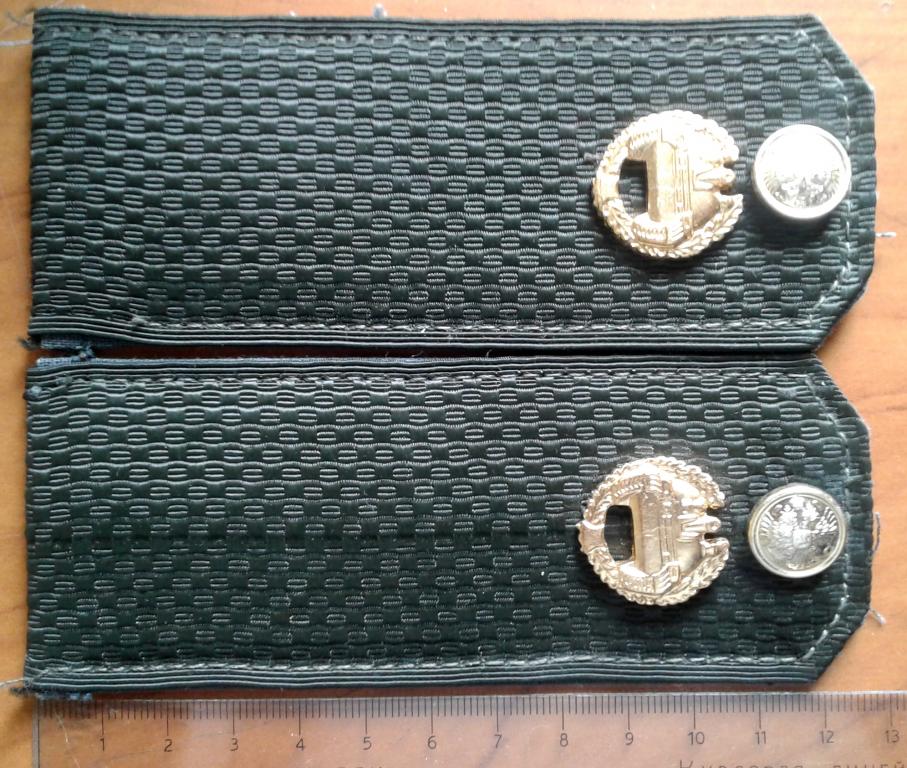 Съёмные  погоны , обр. 1994 г. рядовой женщины-военнослужащей танковых войск  на платье