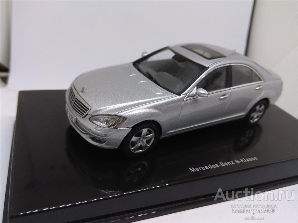 1009 Autoart Mercedes S-Klasse W221 1:43