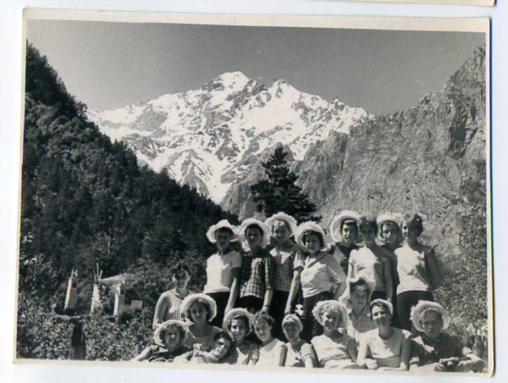 Кавказ девушки молодежь туризм 1963 г 8,5 х 11,5 см -БА